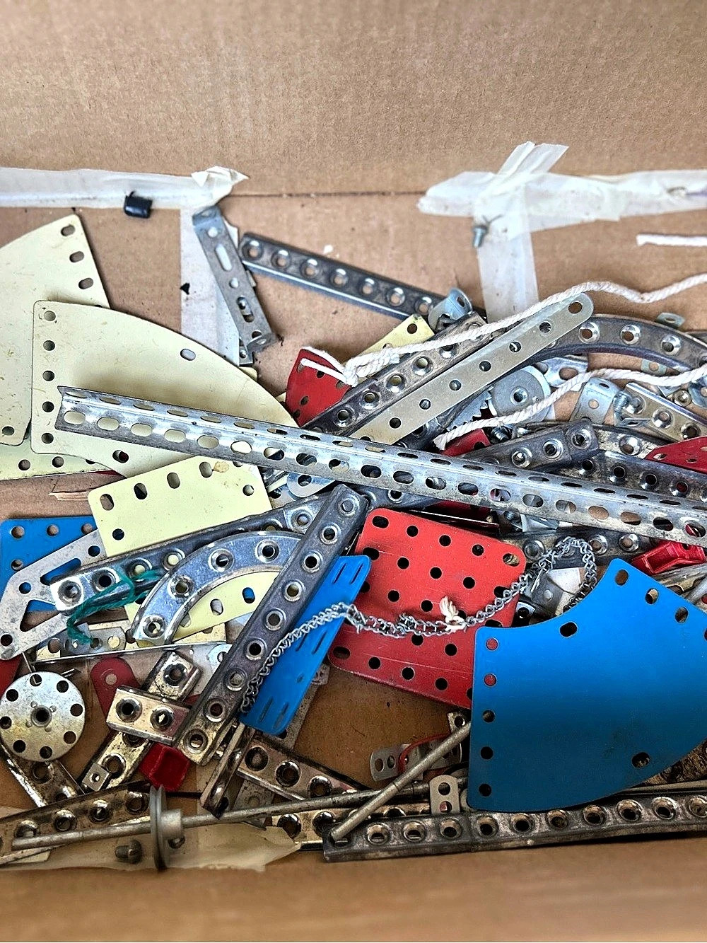 Meccano Evolution 2 Building Set Boxed Blue & Red - Picture 5 of 6